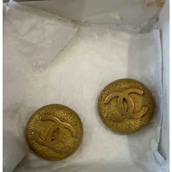 CHANEL Matte Gold Vintage CC Clips*94P date code*24K Gold Plating - Picture 6 of 7